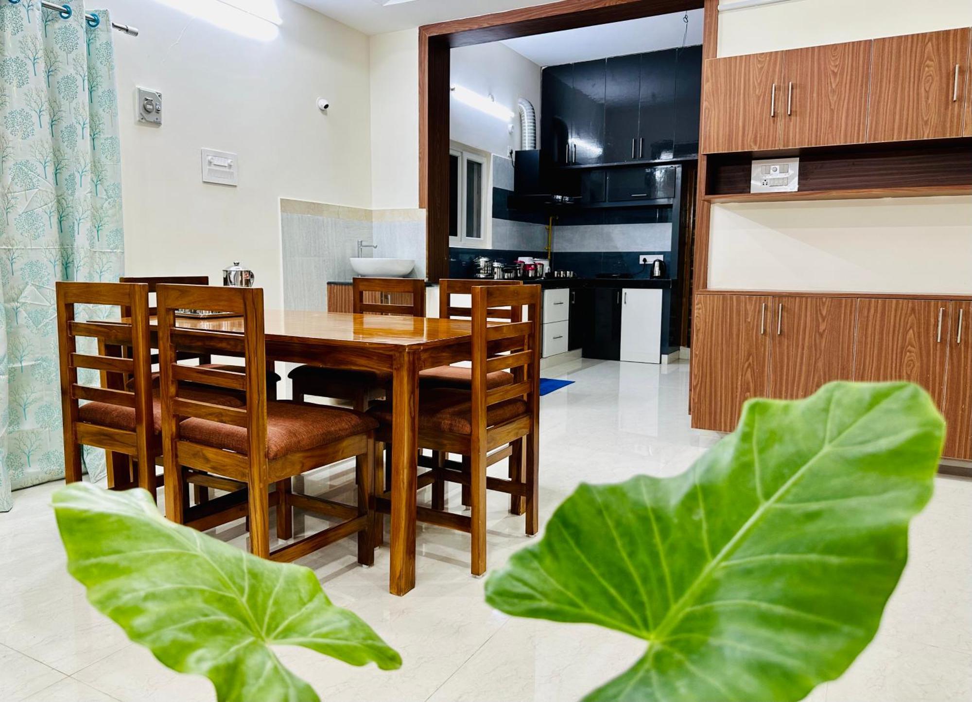Truelife - 3Bhk Family Suites - Ps4 Pure Veg Restaurant On The Way To Balaji Temple - 2500 Sft Large Signature Apartment - Modular Kitchen - Super Fast Wifi, Smart Tv, 250 Jio Channels - Parking - Easy Access To All Temples - Top Service With Lots Of Tirupati Exterior foto